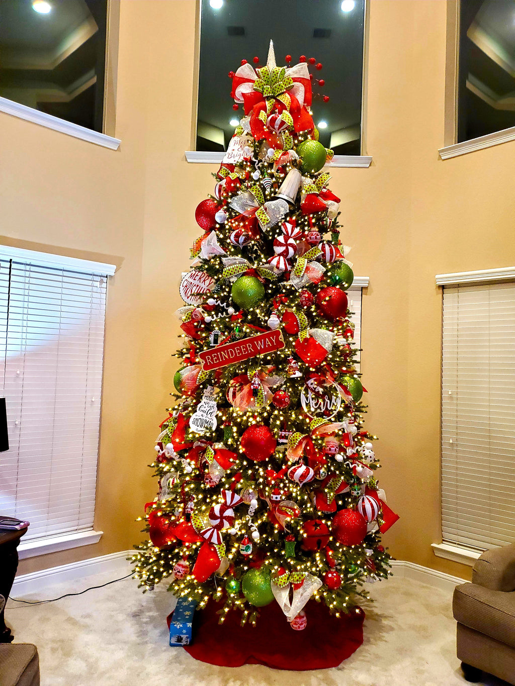 Christmas By Krebs 8" (200mm) Ribbed Shiny Sonic Red [1 Piece] Solid Commercial Grade Indoor and Outdoor Shatterproof Plastic, UV and Water Resistant Ball Ornament Decorations
