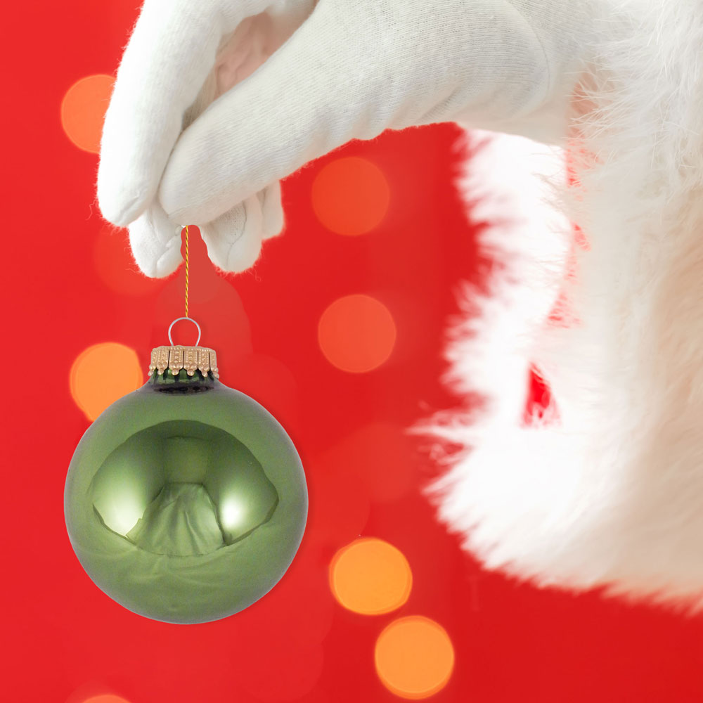 Christmas By Krebs Made in The USA Designer Seamless Glass Christmas Ball Ornaments, 2 5/8" (67mm), 8 Pieces (Shiny Jungle Green)