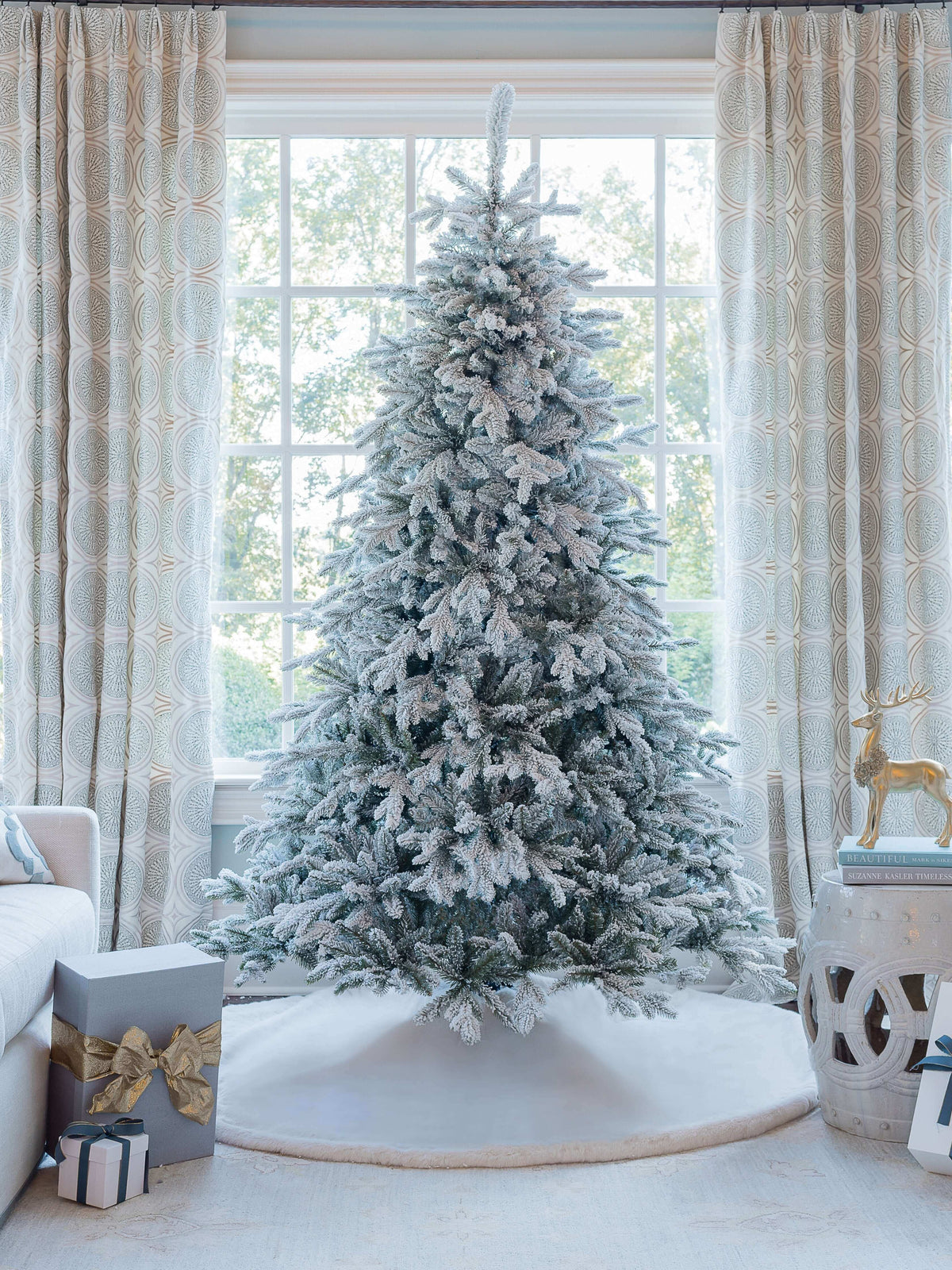 7.5' Queen Flock® Artificial Christmas Tree with 2500 Lux LED Lights